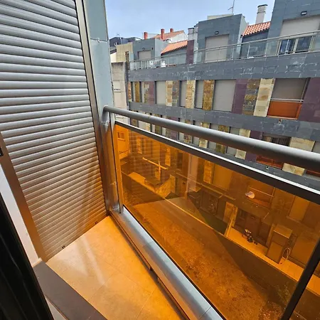 Edificio Habitat En A 50 Metros De Silgar Con Parking アパート サンシェンショ